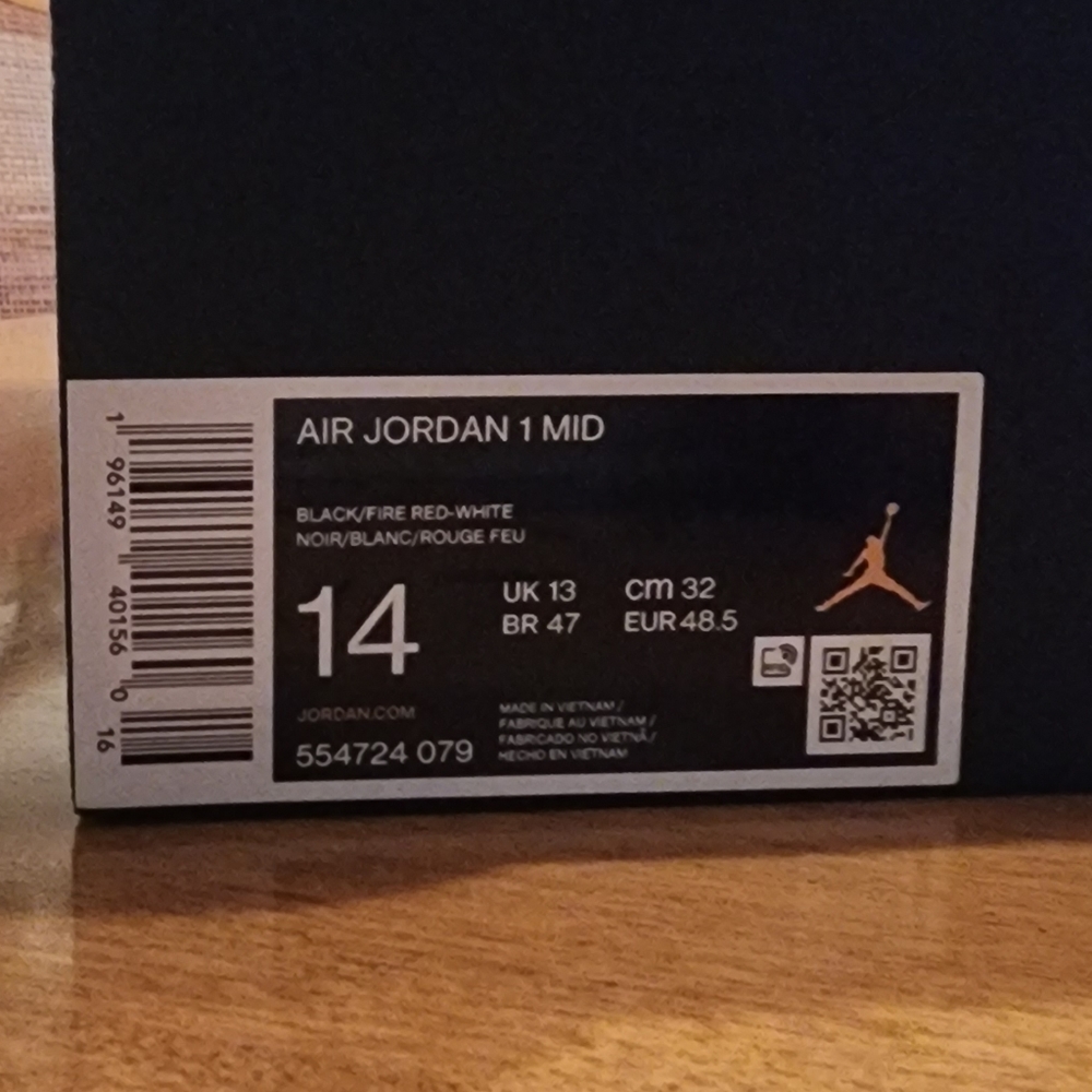 Air Jordan 1 Mid "Bred Toe" 554724 079